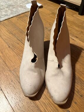 Qupid Cream Scalloped-Edge Ankle Booties